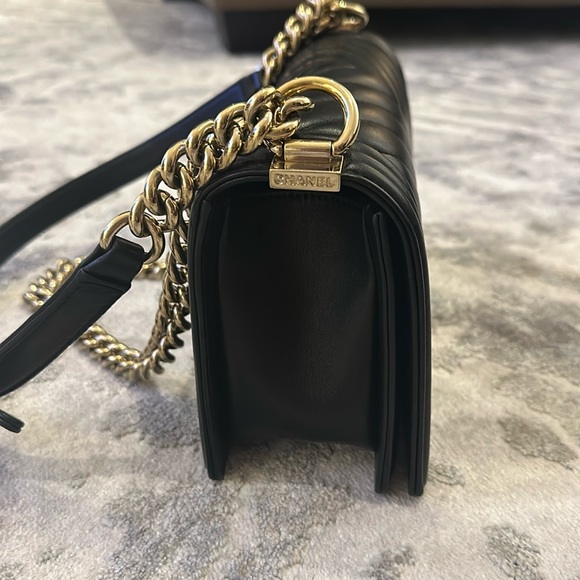 Chanel Chevron Quilted Lambskin Medium Boy Flap Bag - Picture 4 of 12